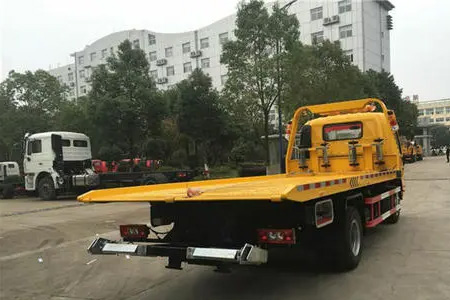 桂三高速G76道路救援拖车服务、汽车修车、换胎补胎、搭电换电瓶等车险道路救援提供服务